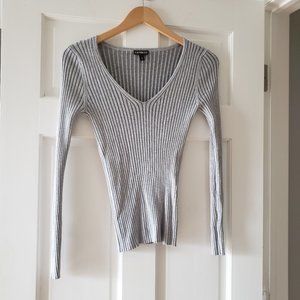EXPRESS Grey V-Neck Ribbed Sweater M